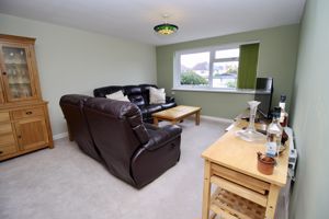 Living/Diner- click for photo gallery